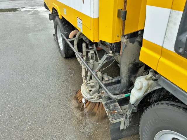 運転席側ブラシ作動時の状態です。|いすゞ エルフ TPG-NMR85N(2WD)の写真39