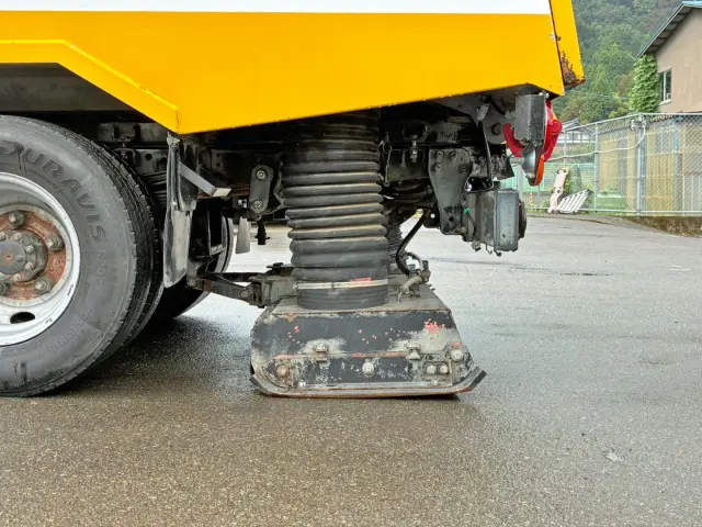 後方吸引部作動時の状態です。|いすゞ エルフ TPG-NMR85N(2WD)の写真42