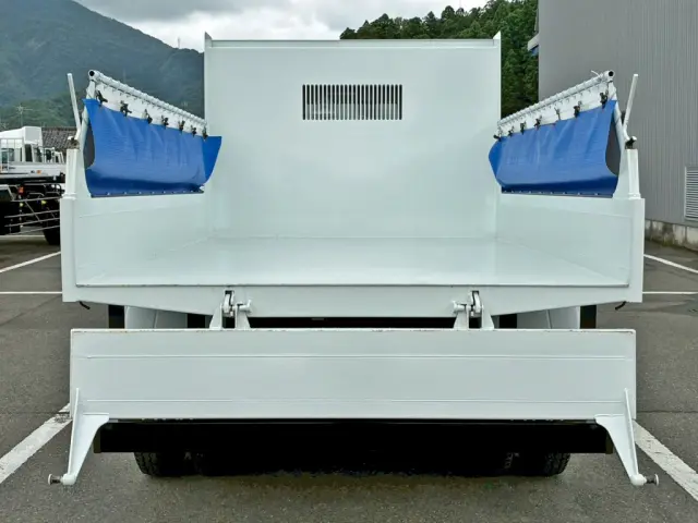 リヤゲートは上開きもできます。|三菱 ファイター 2KG-FK62F(2WD)の写真16