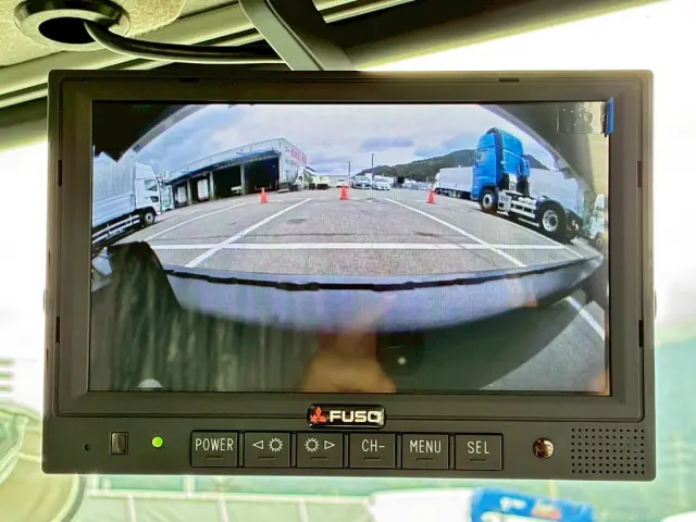 液晶バックモニター付きです。|三菱 ファイター 2KG-FK62F(2WD)の写真19