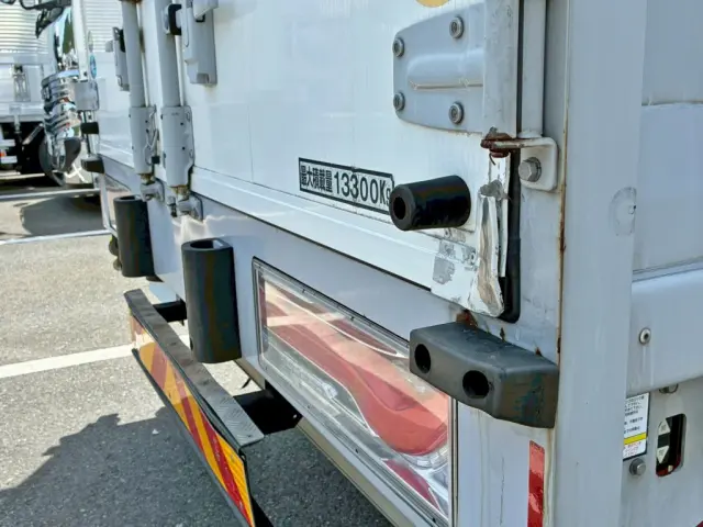 運転席側リヤドア角に曲がりがあります。|UD ビックサム 2PG-CG5CAの写真20