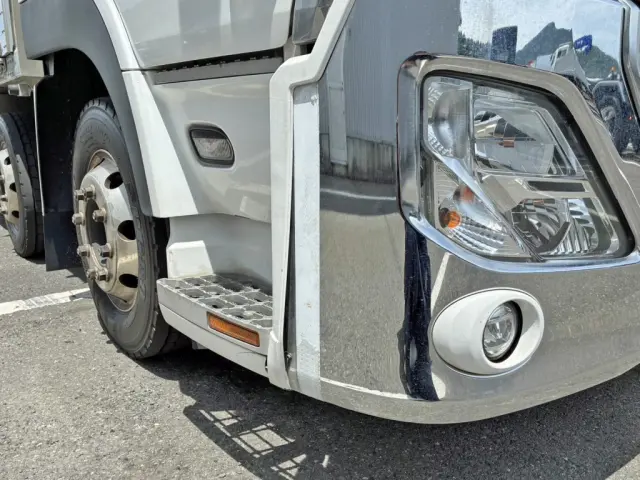 フロントバンパー運転席側カバーが外れています。|UD ビックサム 2PG-CG5CAの写真29