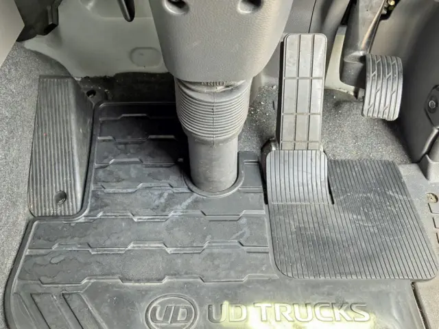 2ペダル仕様です。|UD ビックサム 2PG-CG5CAの写真37
