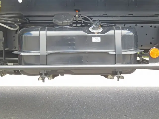 燃料タンクは100Lです。|三菱 ファイター 2KG-FK62F(2WD)の写真18
