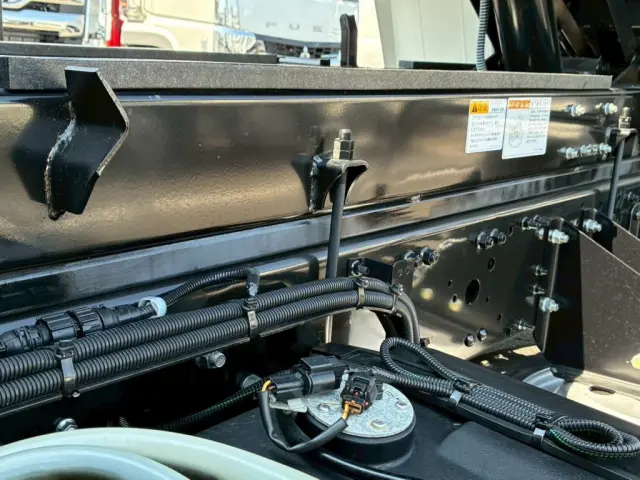 助手席側シャーシ前方に塗装の薄い箇所があります。|三菱 ファイター 2KG-FK62F(2WD)の写真13
