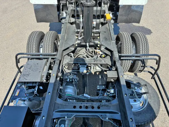 助手席側シャーシ後方に塗装の薄い箇所があります。|三菱 ファイター 2KG-FK62F(2WD)の写真14