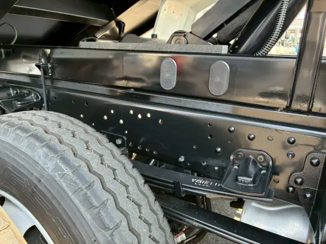 運転席側シャーシ後方に塗装の薄い箇所があります。|三菱 ファイター 2KG-FK62F(2WD)の写真16