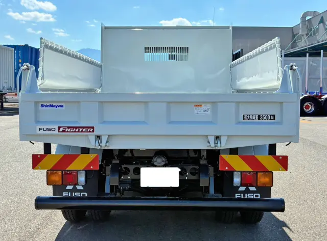 助手席側サイドバンパーに塗装の薄い箇所があります。|三菱 ファイター 2KG-FK62F(2WD)の写真17