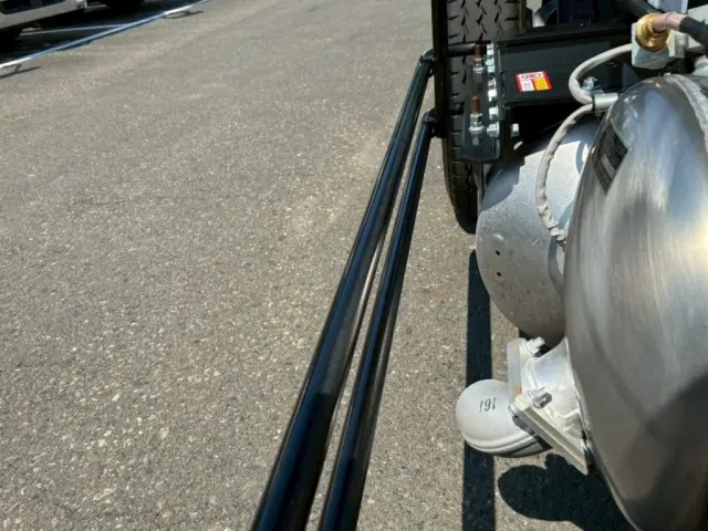 運転席側サイドバンパーに塗装の薄い箇所があります。|三菱 ファイター 2KG-FK62F(2WD)の写真18