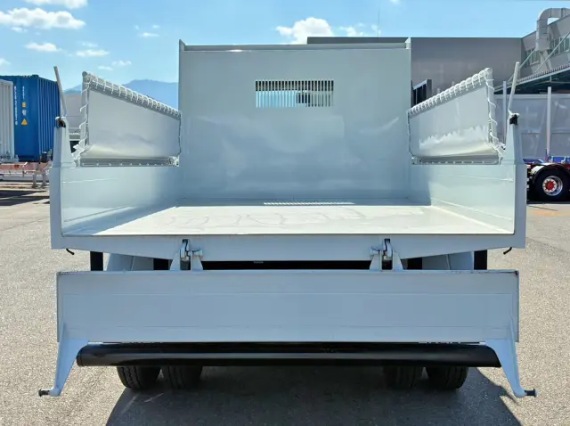運転席側サイドバンパーに塗装の薄い箇所があります。|三菱 ファイター 2KG-FK62F(2WD)の写真18