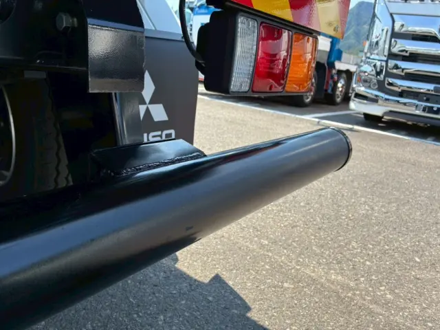 リヤバンパー運転席側に塗装の薄い箇所があります。|三菱 ファイター 2KG-FK62F(2WD)の写真22