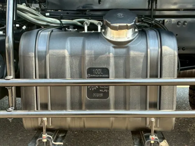 燃料タンクは100Lです。|三菱 ファイター 2KG-FK62F(2WD)の写真24