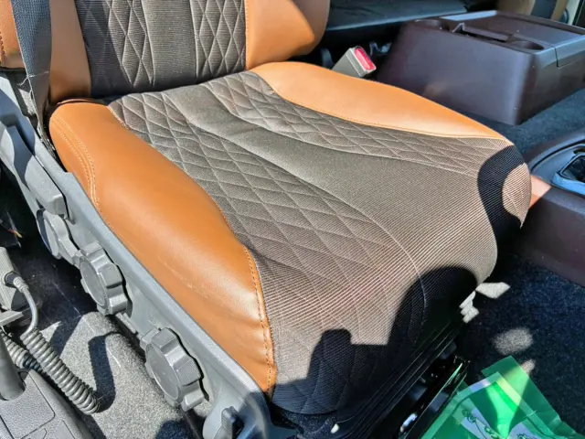 運転席座面にヘタリがあります。|日野 プロフィア 2DG-FW1AHCの写真8