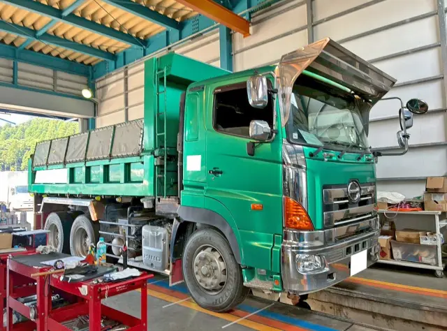 日野 プロフィア LKG-FS1EKAA(6x4)の写真2
