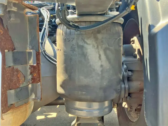 エアサスです。|ボルボ FM トラクター 2DG-KA2TDA2の写真5