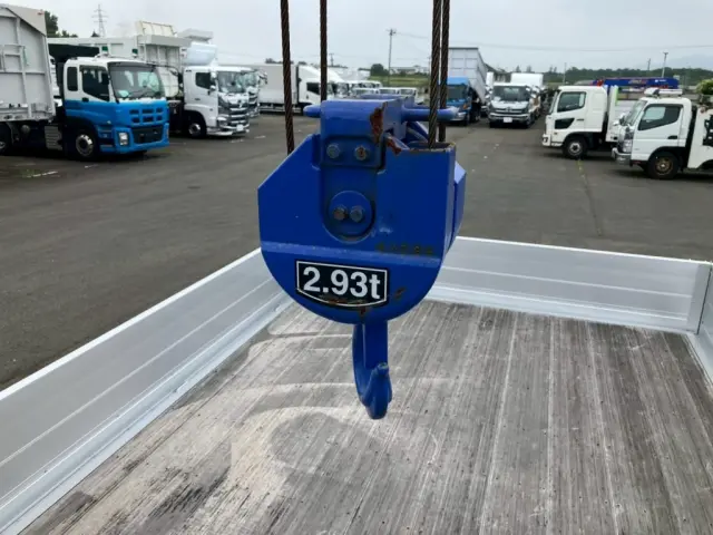 クレーンのフックにキズ・サビがあります。|三菱 ファイター 2KG-FK62FZの写真15