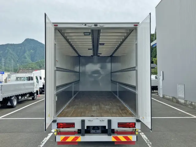 リヤドアは90度ストッパー付きです。|三菱 スーパーグレート 2PG-FS84VZの写真9