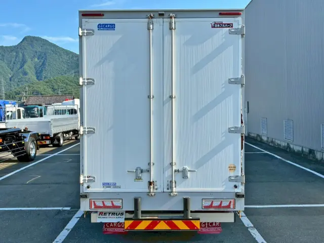 いすゞ ギガ 2PG-CYJ77C(8x4)の写真9