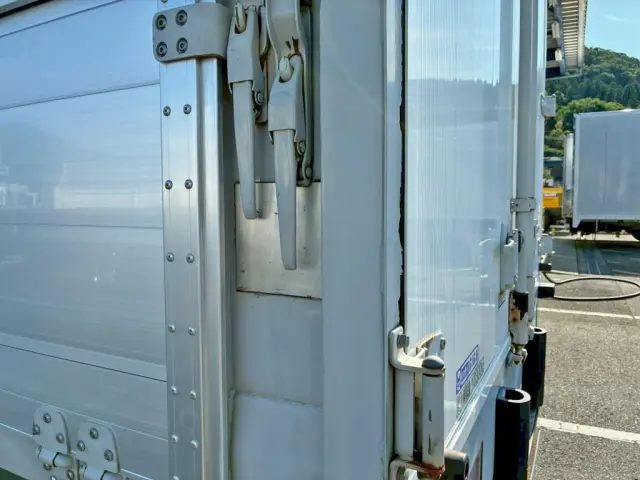 いすゞ ギガ 2PG-CYJ77C(8x4)の写真26