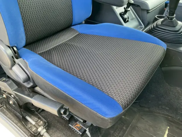 運転席シートにヘタリがあります。|いすゞ ギガ 2PG-CXZ77CTの写真7