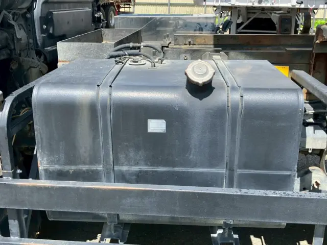 燃料タンクは290Lです。|いすゞ ギガ 2PG-CXZ77CTの写真42