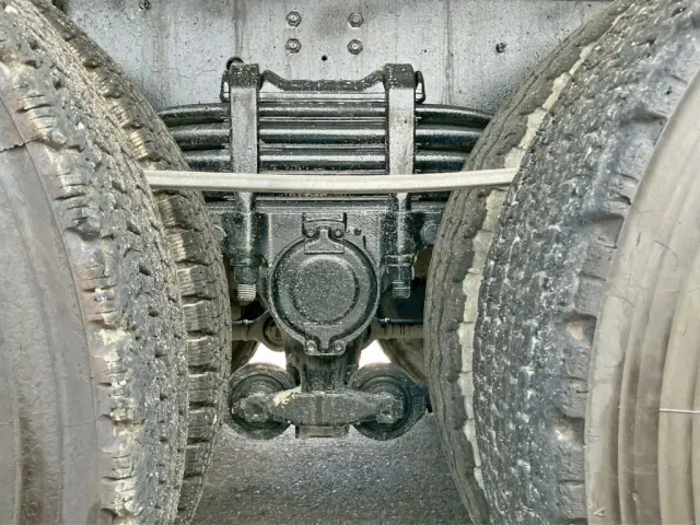 リーフサスです。|いすゞ ギガ 2KG-CXZ77CTの写真5