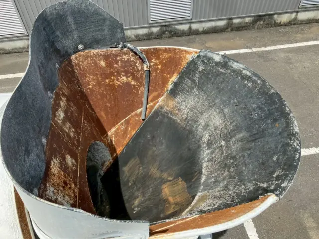 投入口の状態です。|いすゞ ギガ 2KG-CXZ77CTの写真8