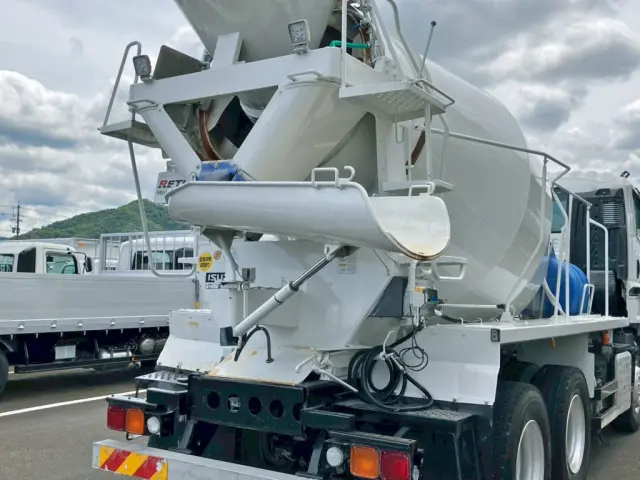 シューターを上限まで上げた状態です。|いすゞ ギガ 2KG-CXZ77CTの写真14
