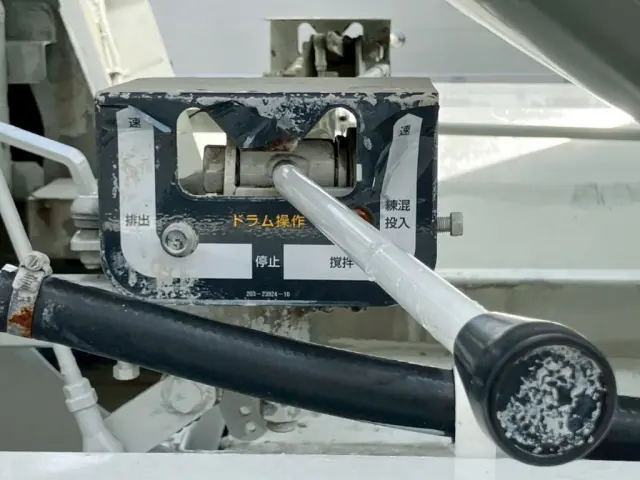 上物の操作レバーです。(運転席側)|いすゞ ギガ 2KG-CXZ77CTの写真19
