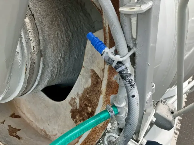 運転席側ブレード部洗浄装置先端ノズルが異品です。|いすゞ ギガ 2KG-CXZ77CTの写真33