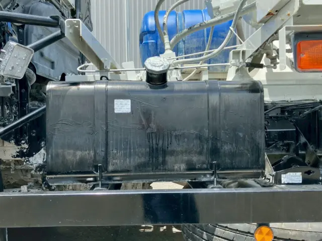 燃料タンクは140Lです。|いすゞ ギガ 2KG-CXZ77CTの写真41