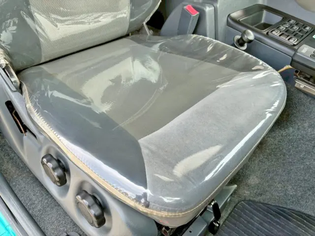 運転席座面にヘタリがあります。|三菱 スーパーグレート QPG-FV60VYの写真14