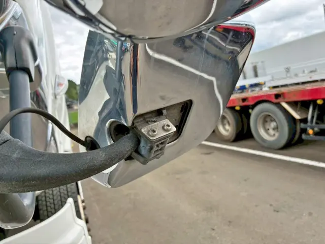 日野 プロフィア QKG-FR1EXBGの写真28