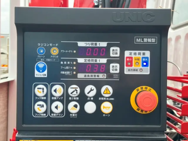 クレーンの操作パネルです。|三菱 ファイター 2KG-FK62F(2WD)の写真13
