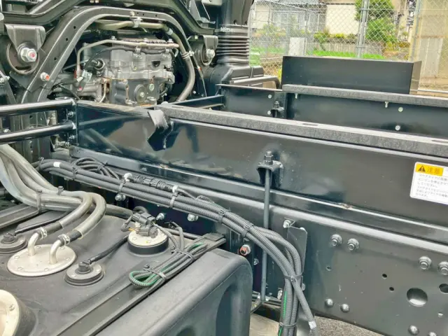 助手席側シャーシ前方に塗装の薄い箇所があります。|三菱 ファイター 2KG-FK62F(2WD)の写真14