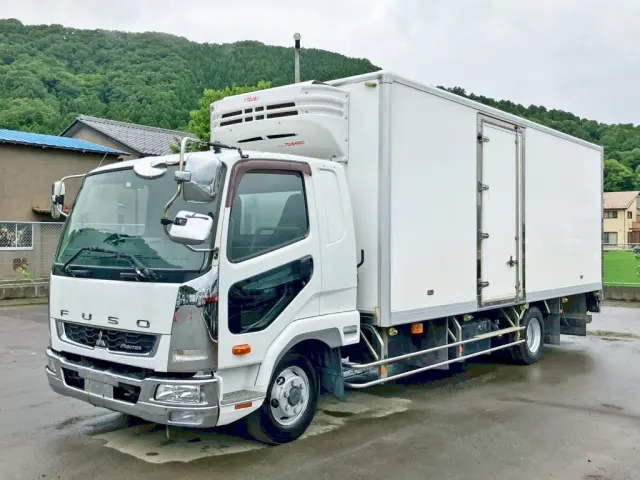 フロント周り、メッキパーツで飾っています。|三菱 ファイター 2KG-FK64F(2WD)の写真1