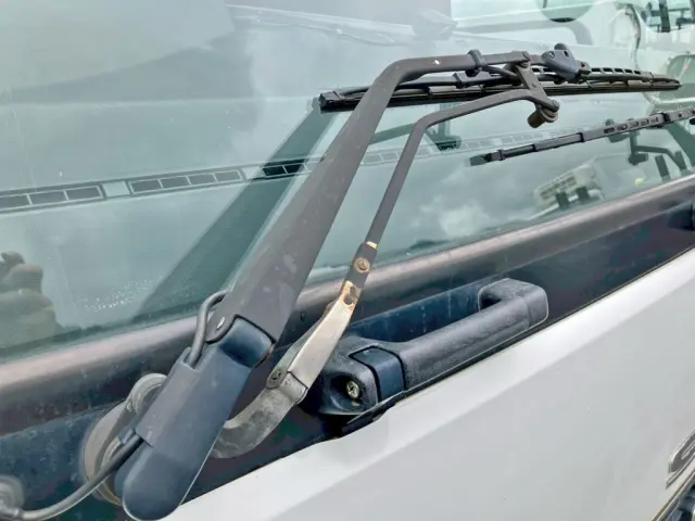 運転席側リンクアームに曲がりがあります。|三菱 ファイター 2KG-FK64F(2WD)の写真23