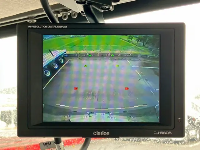 液晶バックモニター付きです。|三菱 ファイター 2KG-FK64F(2WD)の写真26