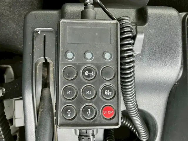 エアサスのコントローラーです。|三菱 ファイター 2KG-FK64F(2WD)の写真29