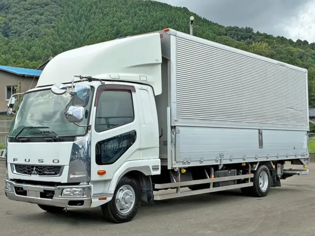 フロント周り、メッキパーツで飾っています。|三菱 ファイター 2KG-FK64F(2WD)の写真1