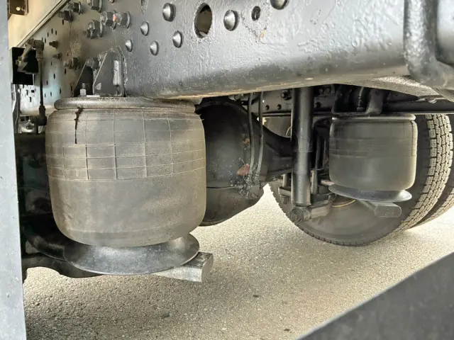 エアサスです。|三菱 ファイター 2KG-FK64F(2WD)の写真5