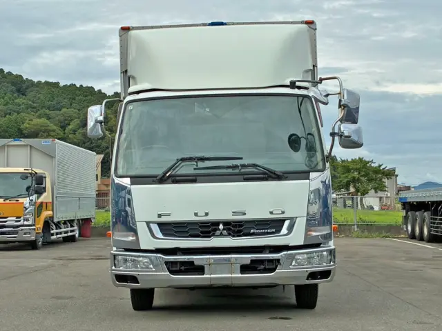 運転席側に傾き下がり6㎝です。|三菱 ファイター 2KG-FK64F(2WD)の写真9