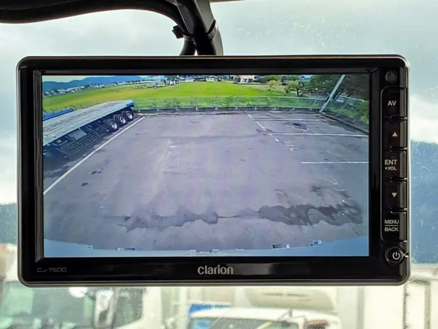 液晶バックモニター付きです。|三菱 ファイター 2KG-FK64F(2WD)の写真38