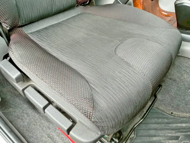 運転席座面にヘタリがあります。|UD クオン 2RG-CG5FAの写真8