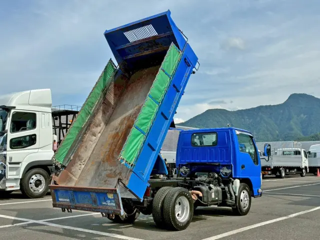いすゞ エルフ TKG-NKR85AD(2WD)の写真4