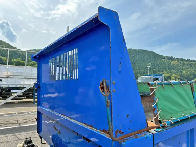 プロテクター助手席側にキズ・サビがあります。|いすゞ エルフ TKG-NKR85AD(2WD)の写真21