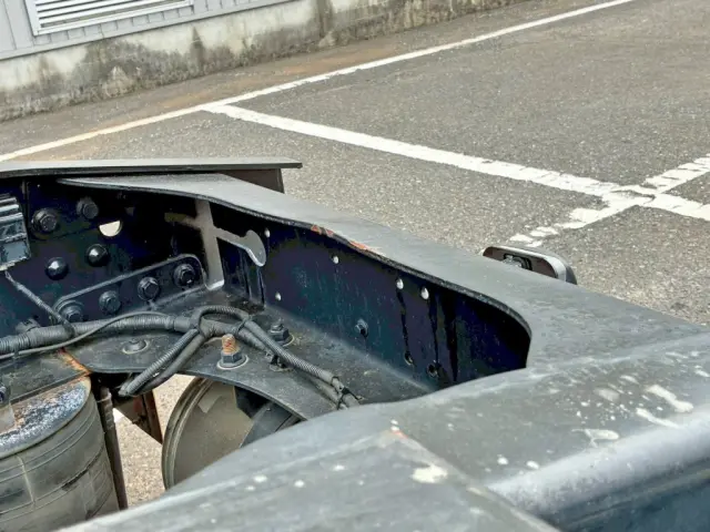 最後部のクロスメンバー上部に少々曲がりがあります。|UD ビックサム 2PG-GK5AADの写真8