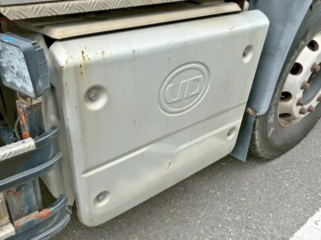 マフラーカバーにサビがあります。|UD ビックサム 2PG-GK5AADの写真25