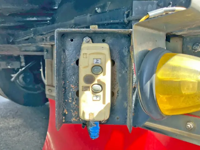 自動歩みの操作スイッチです。|日野 レンジャー LDG-GK8JRAAの写真24