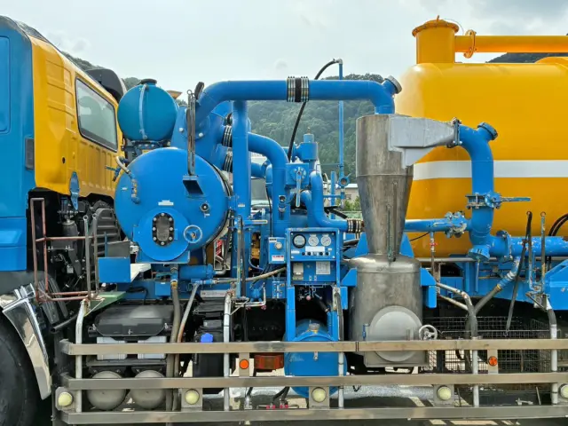 配管周りの状態です。(助手席側)|日野 プロフィア 2DG-FS1AJAの写真24